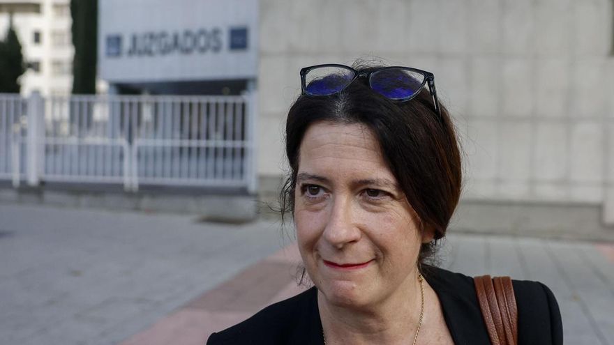 Archivo de la exmilitante del PSOE Leire Díez, a su salida de los Juzgados de Plaza de Castilla. EFE/SERGIO PÉREZ