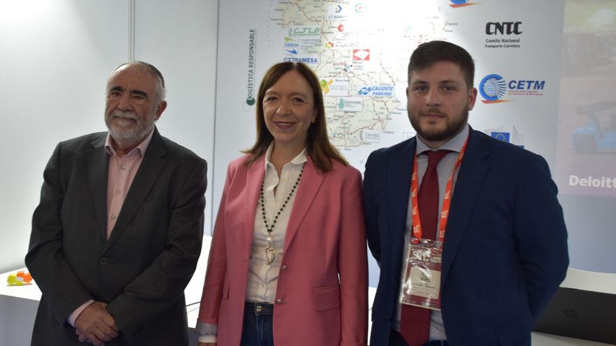 El Gobierno regional, el Ayuntamiento de Alcázar de San Juan y el Puerto de Valencia presentan el proyecto del Puerto Seco en el SIL de Barcelona.