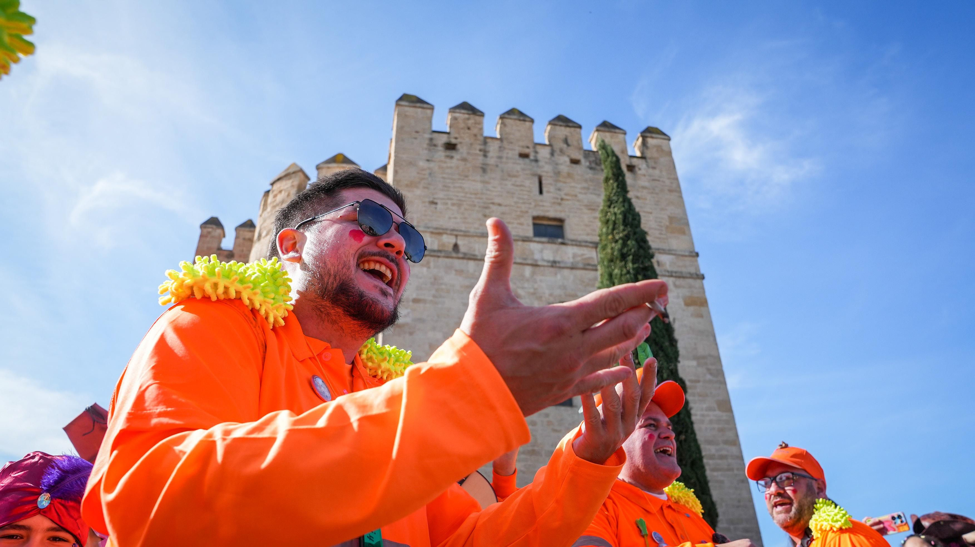 Pasacalles de Carnaval en el Puente Romano
