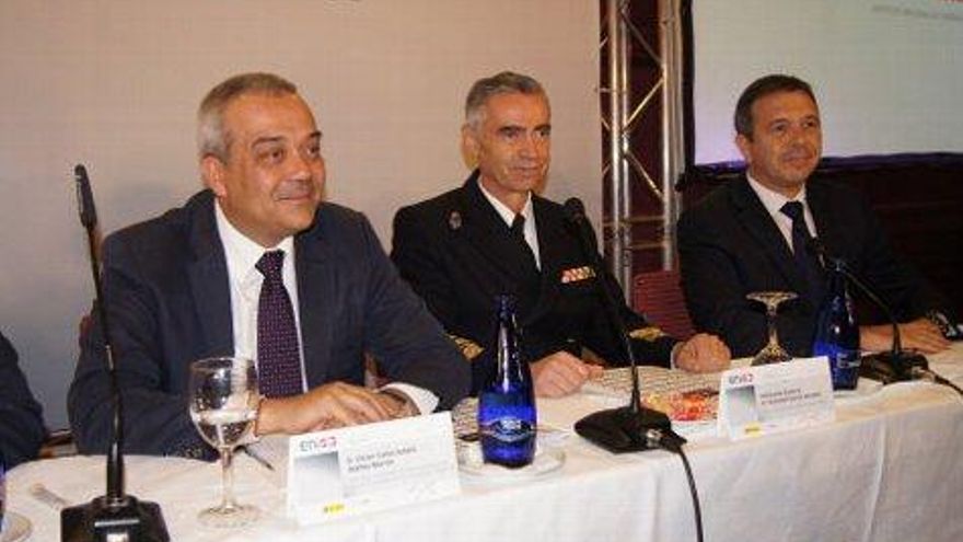 Victor Calvo Sotelo (Secretario de Estado de Telecomunicaciones), Almirante General Fernando García Sánchez (jefe de Estado Mayor de la Defensa).