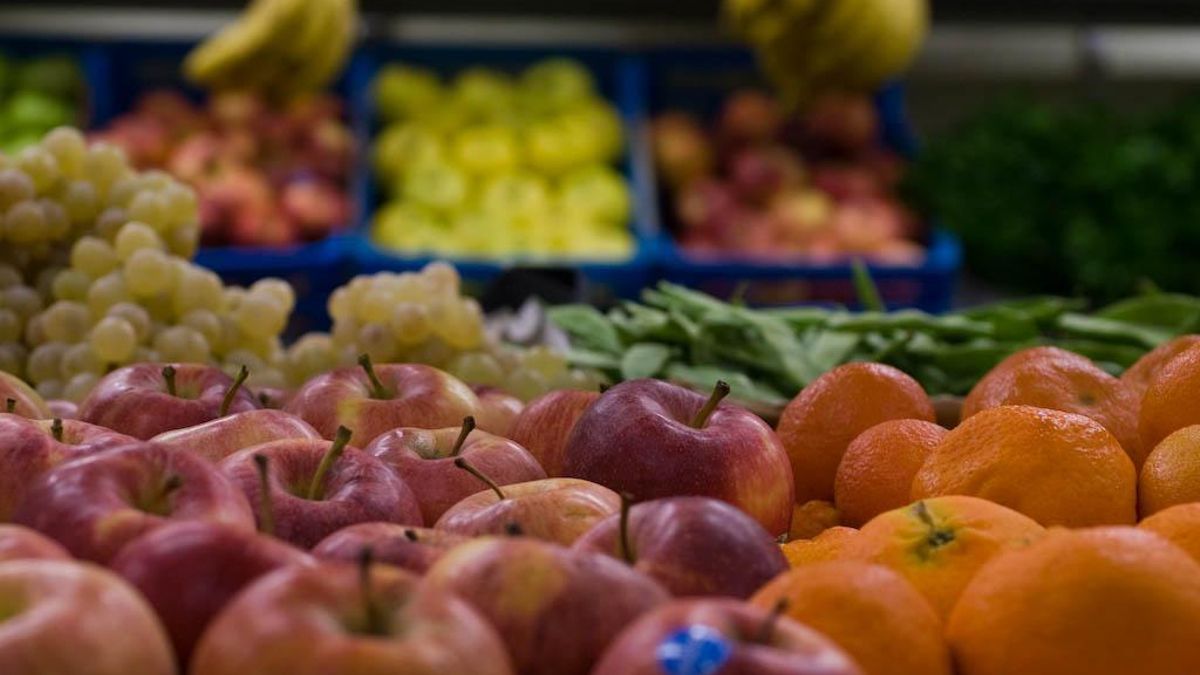 Puesto de frutas en un mercado