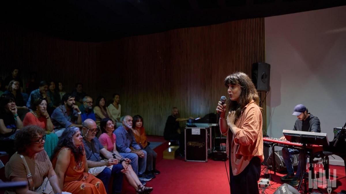 Cáceres y Avilés conectadas por un libro que se vuelve música