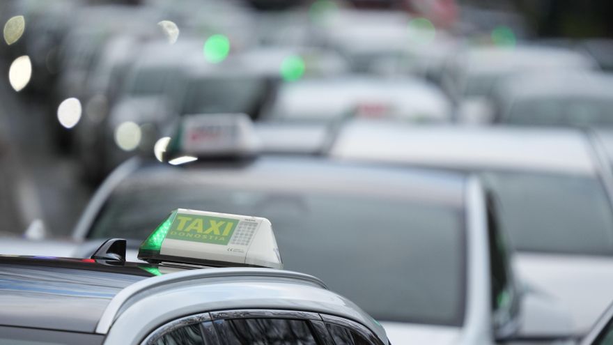 Taxis contra Uber y Cabify: los VTC de Bilbao acumulan 21 denuncias en las inspecciones frente a un solo taxi
