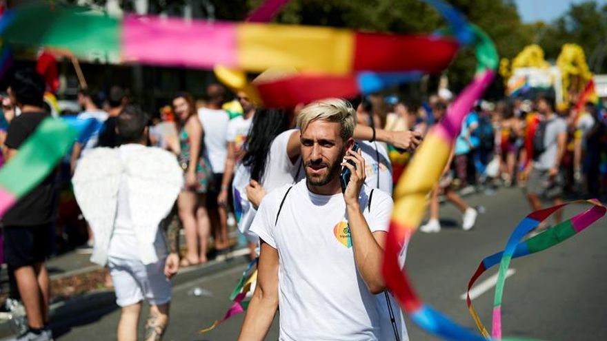 Unas 60.000 personas participan en un Pride Barcelona en apoyo de refugiados