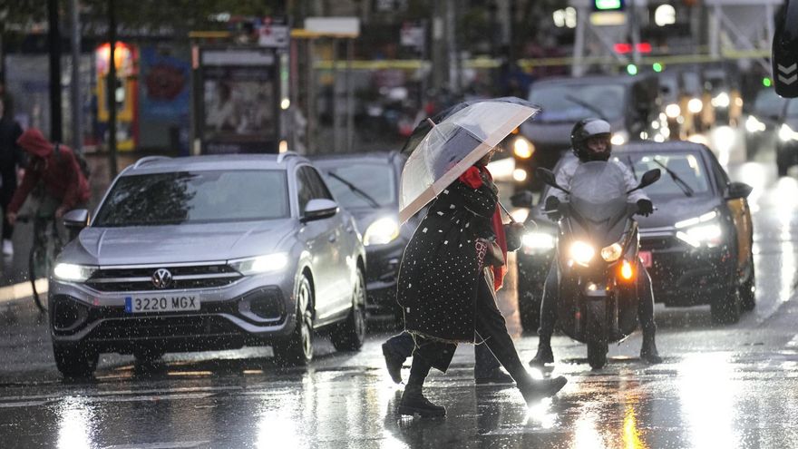 Aspecto de una calle de Barcelona a primera hora de la tarde de este martes
