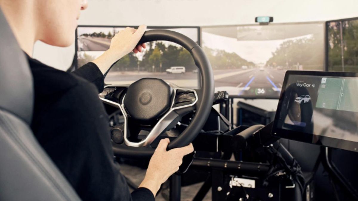 El operador remoto se forma durante cientos de kilómetros virtuales y suele venir de oficios clásicos de carretera