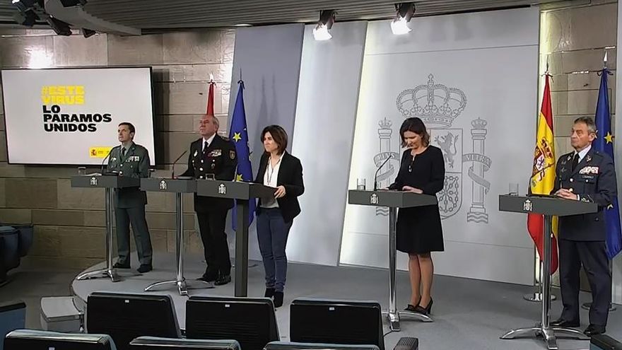 El jefe del Estado Mayor de la Guardia Civil, general José Manuel Santiago, la secretaria general de Transportes, María José Rallo del Olmo, el director adjunto operativo de la Policía Nacional, el comisario principal José Ángel González, María José Sierra, del Centro de Coordinación de Alertas y Emergencias Sanitarias, y el jefe del Estado Mayor de la Defensa, Miguel Ángel Villarroya