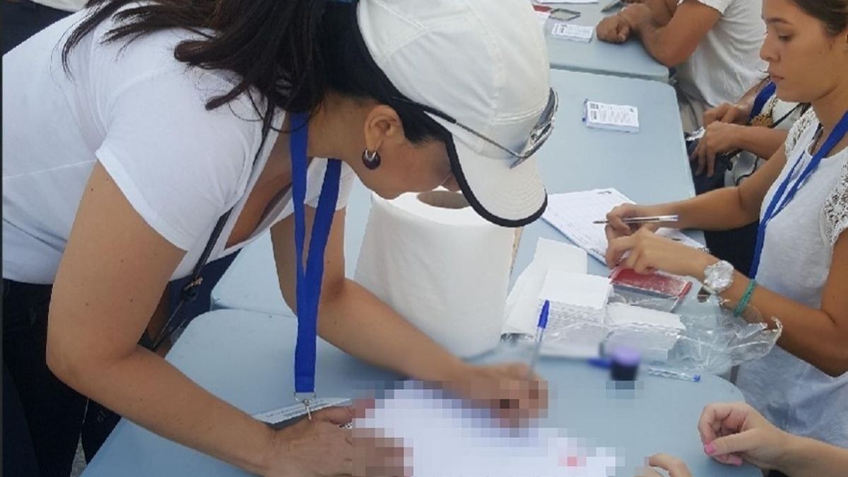 Más de 10.000 personas participan en España en la consulta popular de la oposición venezolana