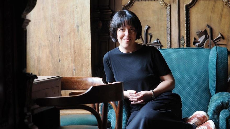 Pilar Adón: "Idealizamos a las niñas por su inocencia pero yo quiero retratar su tormenta interior brutal"