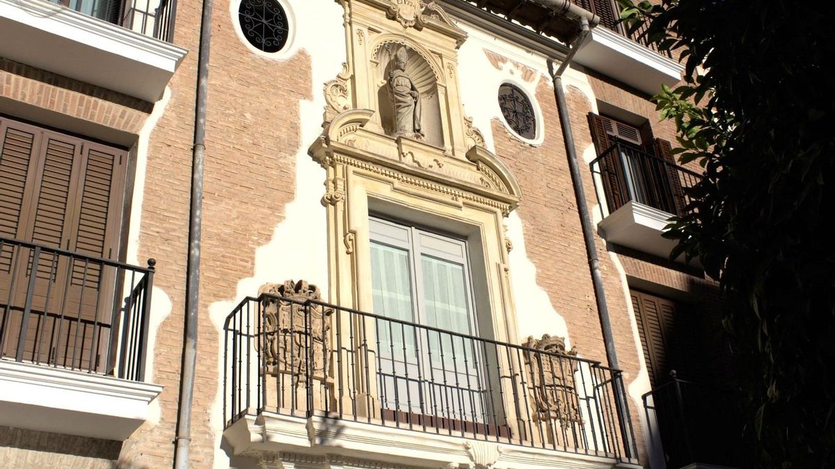 Fachada original del Colegio de San Leandro, ejemplo del Siglo de Oro murciano