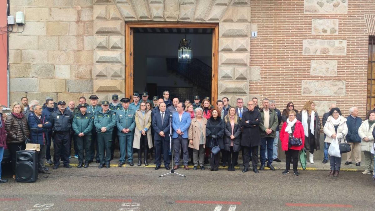 Minuto de silencio en Talavera de la Reina por la muerte de dos guardias civiles en Barbate