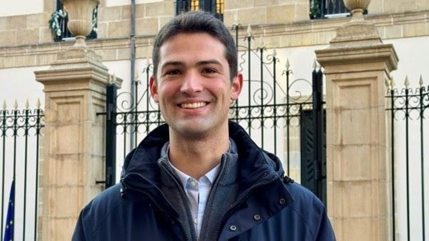 Archivo - El portavoz parlamentario del PNV, Joseba Díez Antxustegi