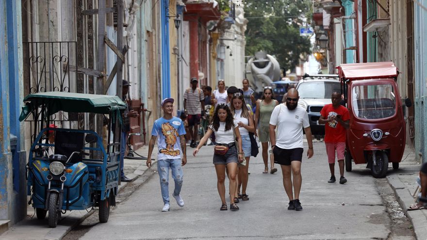 Cuba recibe hasta agosto el 21,64 % menos de turistas que en el mismo periodo de 2024