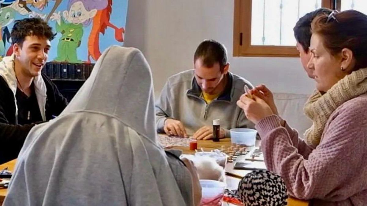 La amenaza de cierre en un centro social en Carabanchel pone en riesgo la atención de 18  personas con autismo