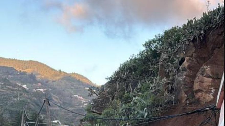 Los efectos de Therese continúan afectando a Gran Canaria: otra carretera de San Mateo sufre un desprendimiento