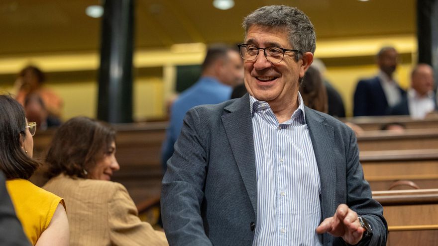 Archivo - El portavoz del PSOE, Patxi López, durante una sesión plenaria extraordinaria, en el Congreso de los Diputados, a 22 de julio de 2025, en Madrid (España).