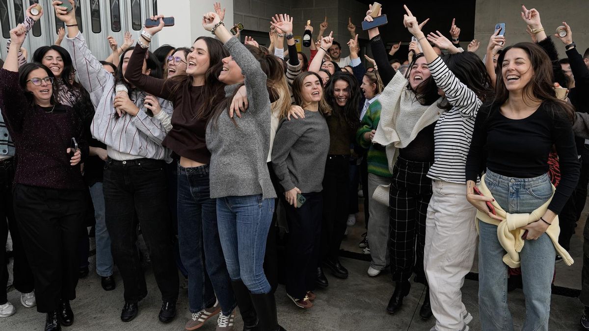 La lotería en la sede viguesa de Bimba y Lola: "Pensé que le había tocado a alguien, no imaginé que fuese a toda la empresa"