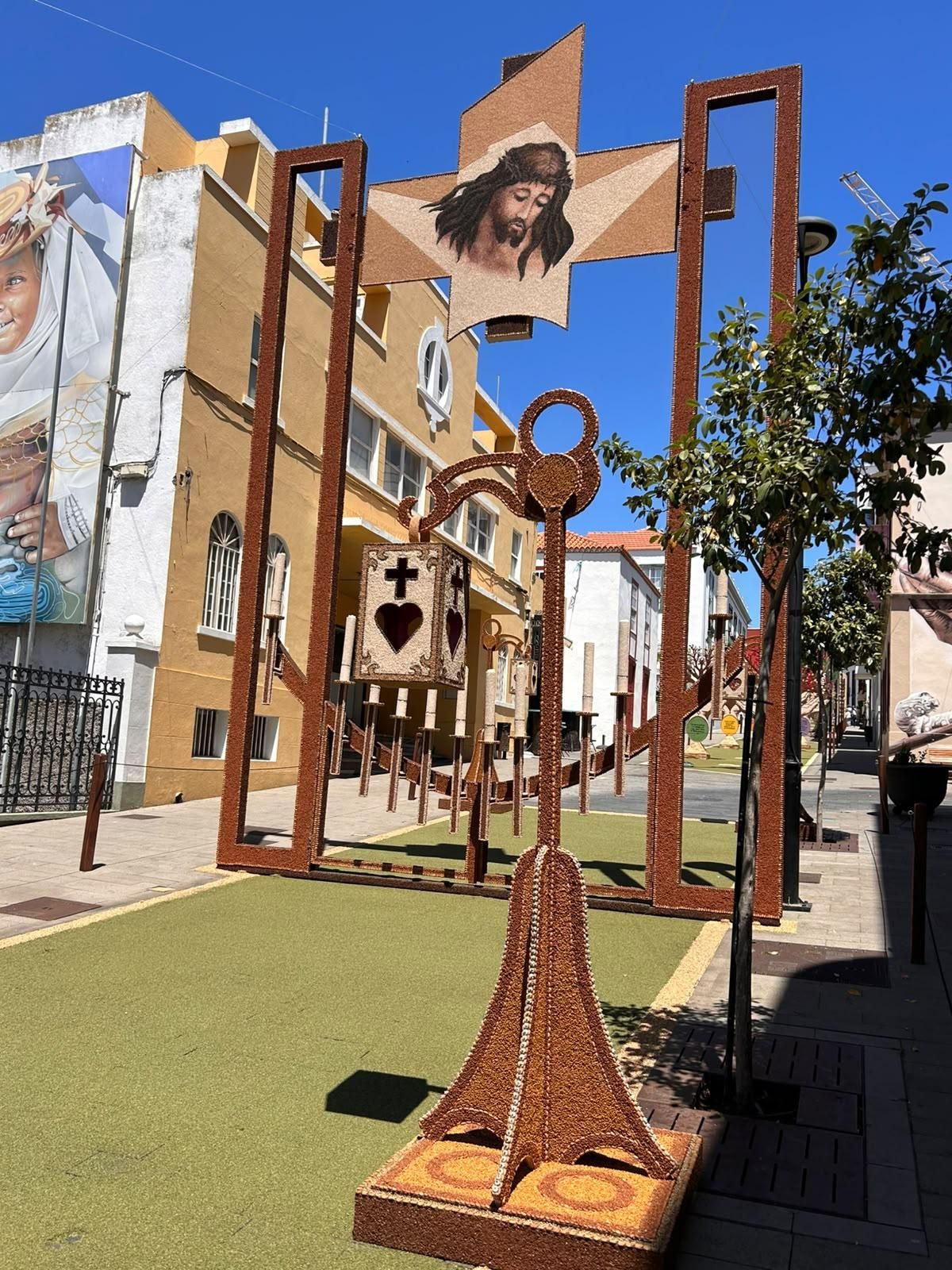 El Sagrado Corazón de Jesús llena las calles de El Paso de arte  y devoción. LA PALMA AHORA