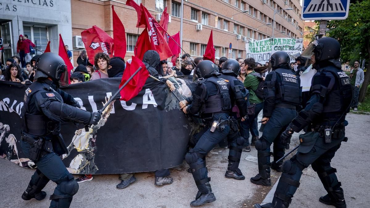 La policía de Marlaska es la cal, y el discurso de Sánchez, la arena