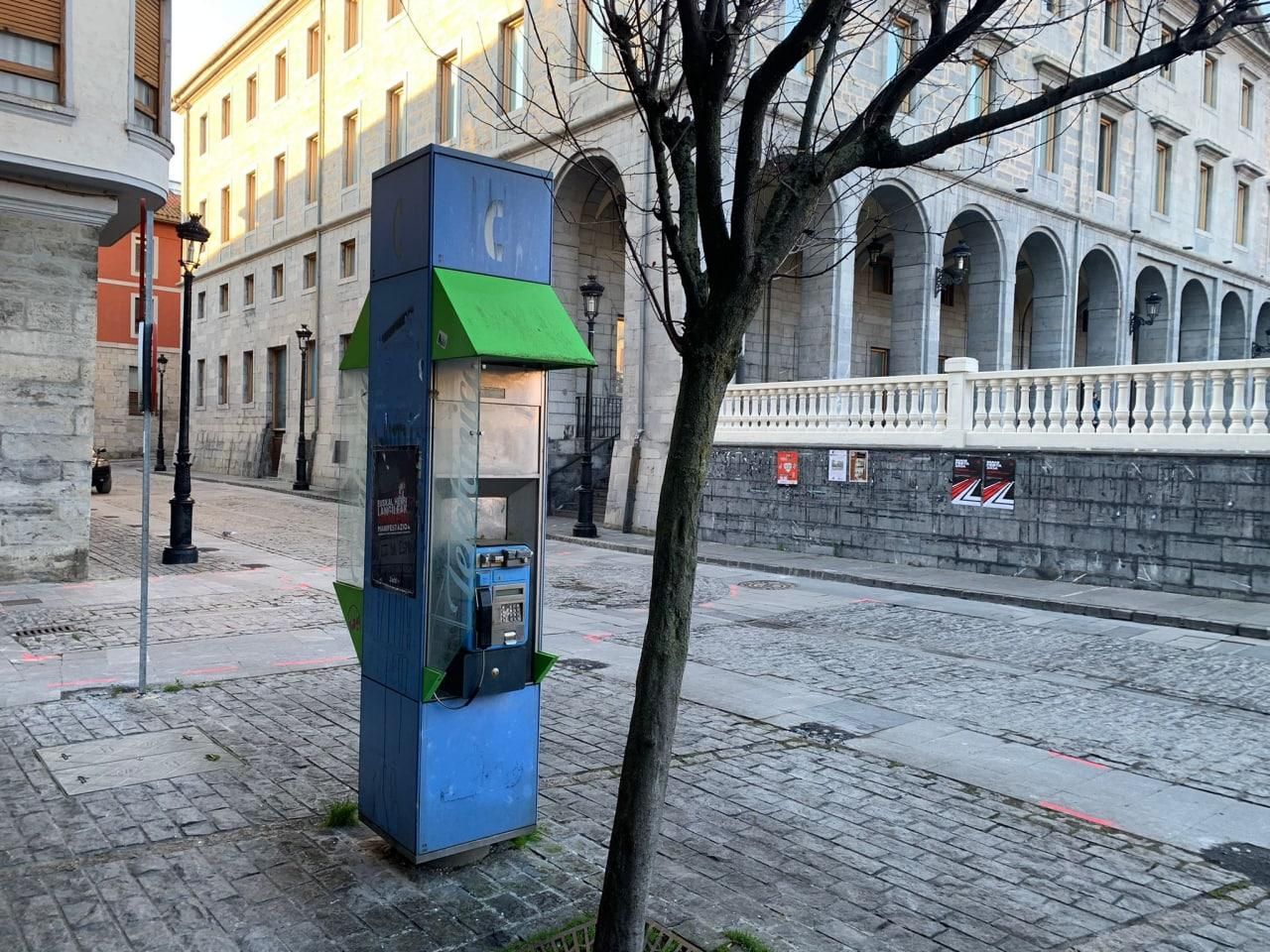 Cabina de teléfono en Orduña, Bizkaia