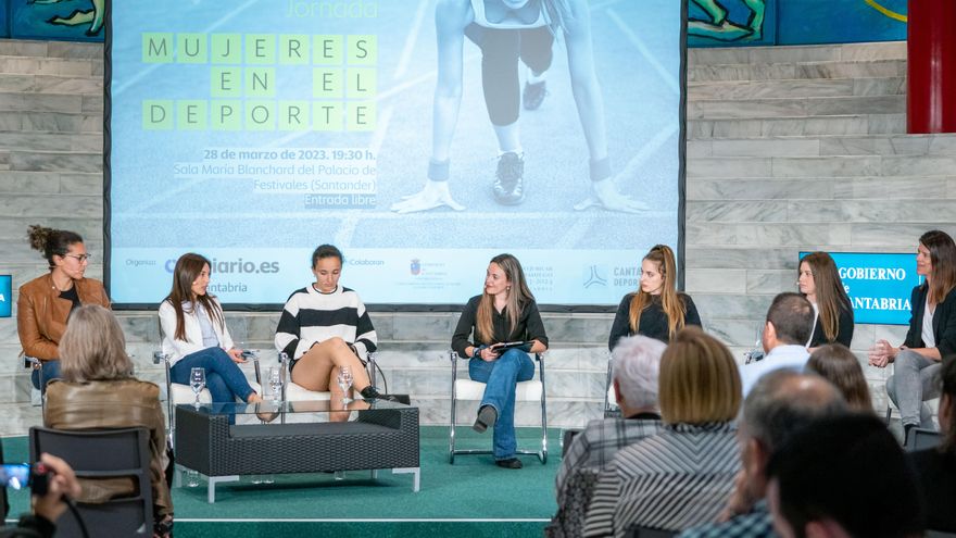 El evento estuvo moderado por la periodista Ainhoa Díez.