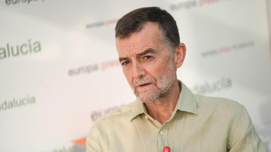Archivo - El coordinador federal de Izquierda Unida, Antonio Maíllo, durante una entrevista concedida a Europa Press. A 24 de julio de 2024 en Sevilla (Andalucía, España).