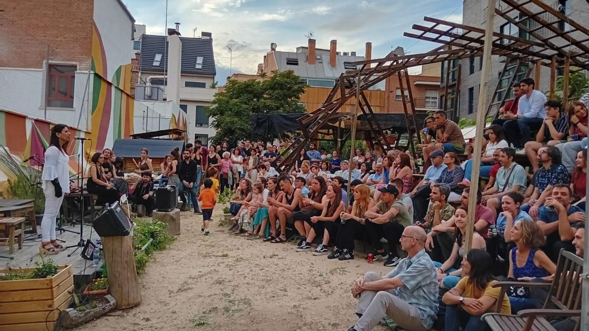 Acto público en el huerto