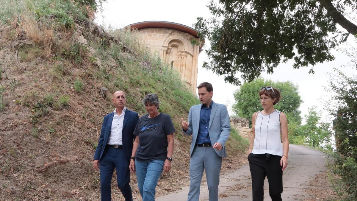 El Gobierno de La Rioja financiará la reparación de varios muros en Treviana por seguridad y estética
