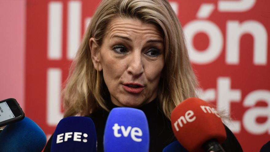 La vicepresidenta segunda del Gobierno y líder de Sumar, Yolanda Díaz, atiende a los medios en una imagen de archivo. EFE/ Víctor Lerena