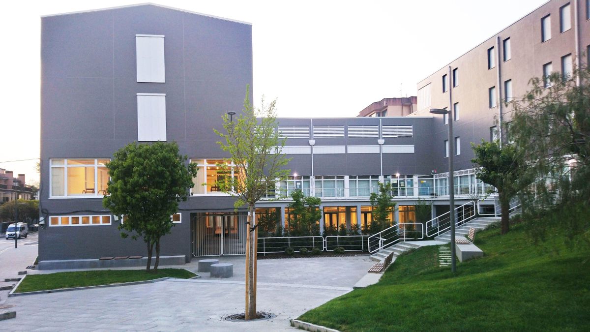 El Edificio Emigración de Irún reabre sus puertas como centro de servicios comunitarios