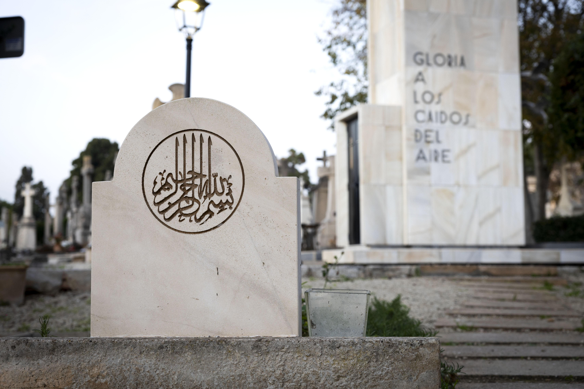 Una de las lápidas del Jardí de l'islam