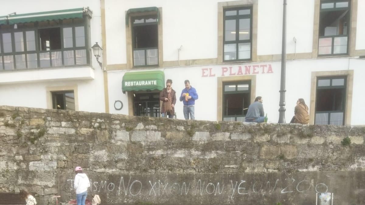 El pleno de Gijón rechaza paralizar el proyecto de gradas en Cimaevilla pese a las críticas vecinales