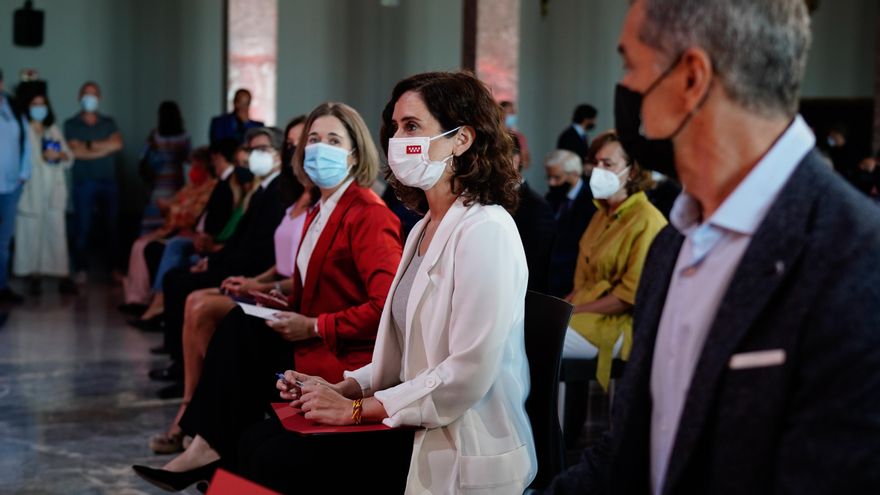 Toni Cantó junto a Isabel Díaz Ayuso en la presentación de la Oficina del Español este viernes en el Círculo de Bellas Artes.