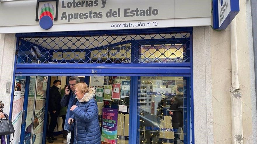Dos encapuchados atracan a punta de pistola una administración de lotería en Lugo y se llevan 400.000 euros