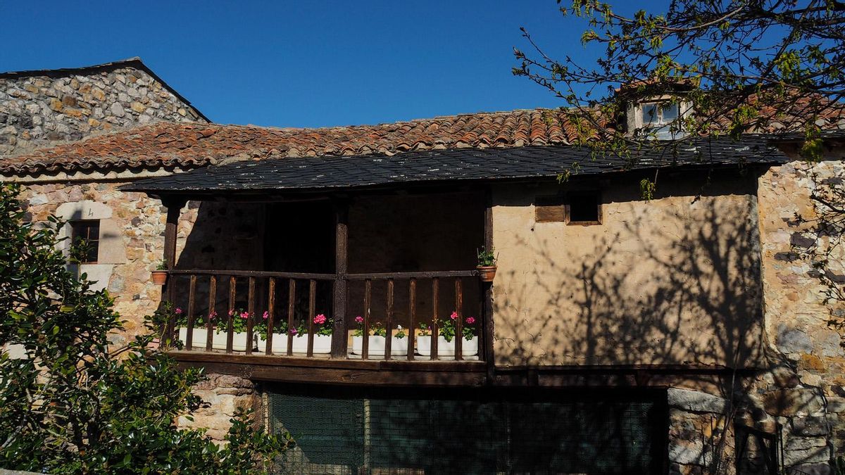 Arquitectura tradicional de alta montaña. Aquí mandan la piedra, la pizarra y la madera.