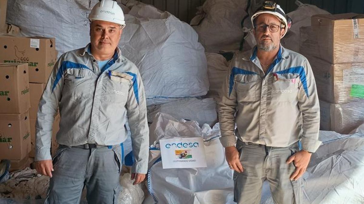 Trabajadores de la Central Térmica Punta Grande de Endesa recaudan 80 kilos de tapones solidarios para fines sociales en Lanzarote