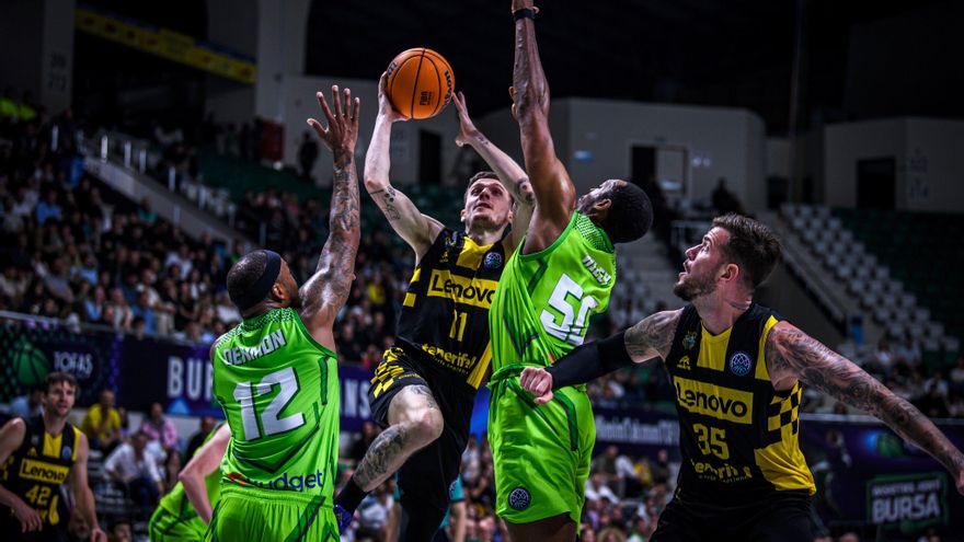 El Lenovo Tenerife cae en Turquía y se jugará su pase a la Final Four en el tercer partido