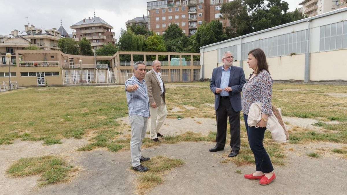 El Gobierno regional aporta 115.000€ para una nueva pista deportiva y estudia recuperar el Cargadero de Dícido