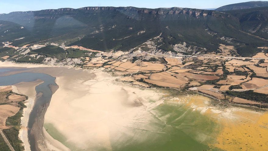 Navarra afronta ahora la sequía con las primeras restricciones de consumo de agua y los embalses en mínimos
