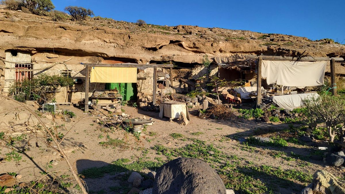 Estado de las cuevas, ocupadas y llenas de enseres.