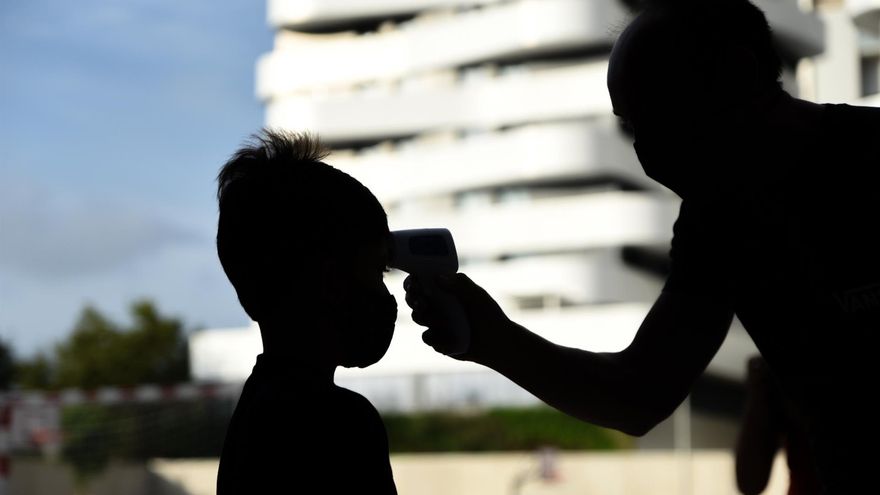 Los colegios gallegos duplican los casos de COVID en una semana
