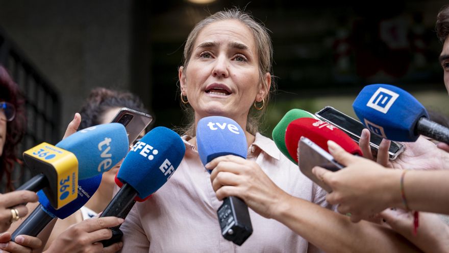Sara Aagesen atiende a los medios tras una visita al Centro de Coordinación de la Información Nacional sobre Incendios Forestales (CCINIF), a 18 de agosto de 2025.