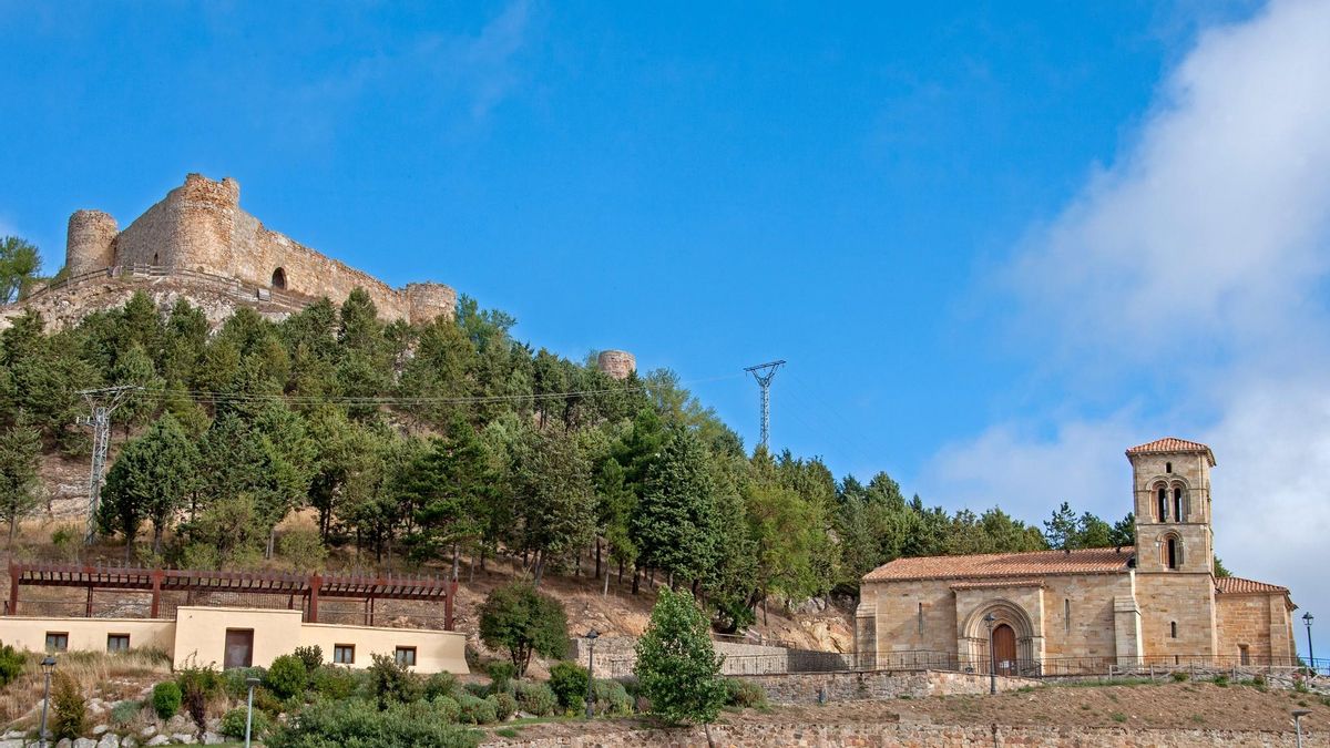 El patrimonio románico que conserva un pueblo de Palencia conocido por sus fábricas de galletas