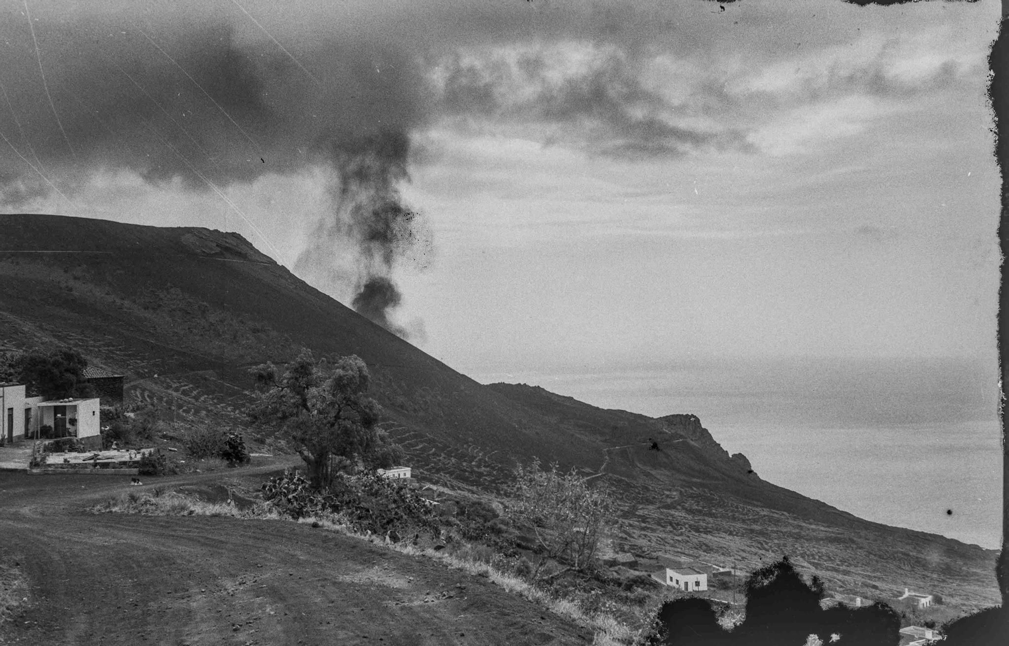 Volcán de San Antonio-Fuencaliente, cuya erupción fue en 1677. Archivo de Luis Diego Cuscoy, propiedad del Museo Arqueológico del Puerto de La Cruz