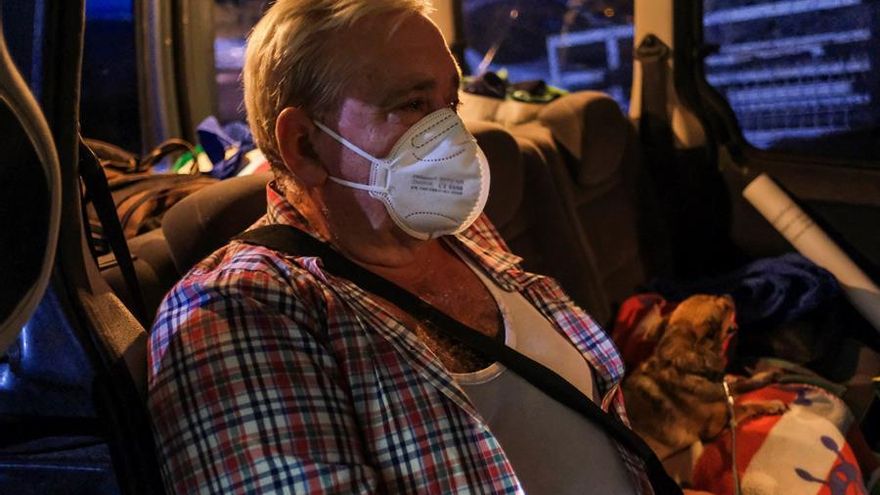 El final de 31 noches sin dormir para los evacuados por la colada de La Laguna: "No hay con quién pelearse, es la naturaleza"
