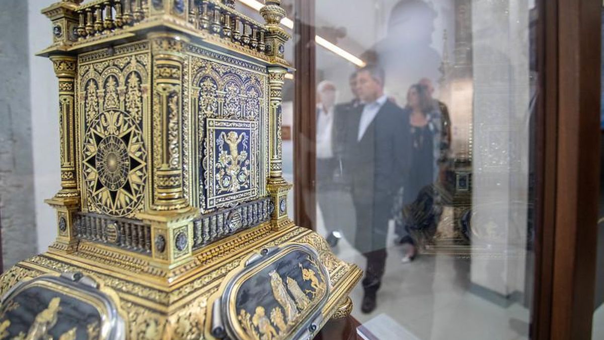 Una de las piezas de la exposición ‘El fascinante arte del damasquinado: entre Éibar y Toledo’ que acoge la Mezquita de Tornerías, en la Plaza de Solarejo de Toledo