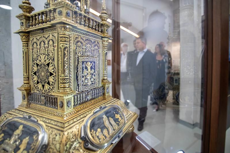 Una de las piezas de la exposición ‘El fascinante arte del damasquinado: entre Éibar y Toledo’ que acoge la Mezquita de Tornerías, en la Plaza de Solarejo de Toledo