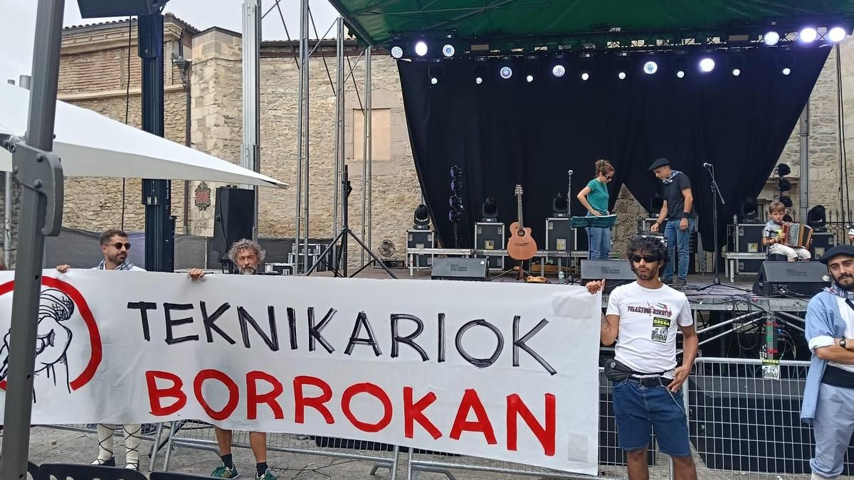 La huelga de los técnicos se deja notar en el día grande de las fiestas de Vitoria, aunque no paran el concierto de Leire Martínez