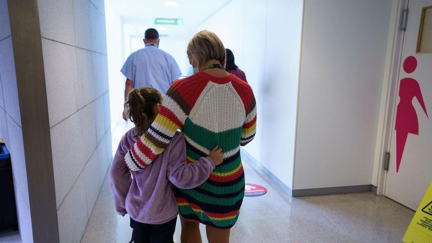 El protocolo para la vacunación en colegios canarios estará listo esta semana, según el consejero de Sanidad