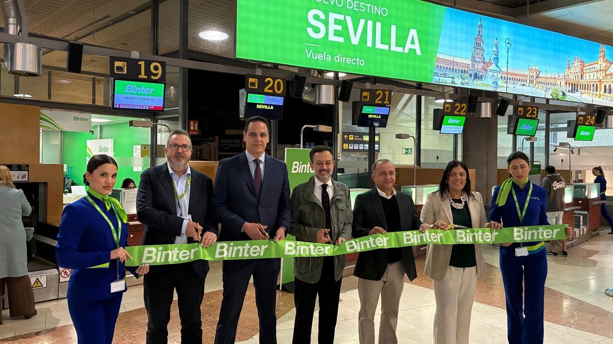 Binter inaugura sus vuelos a Sevilla y la conexión directa de Badajoz con Tenerife